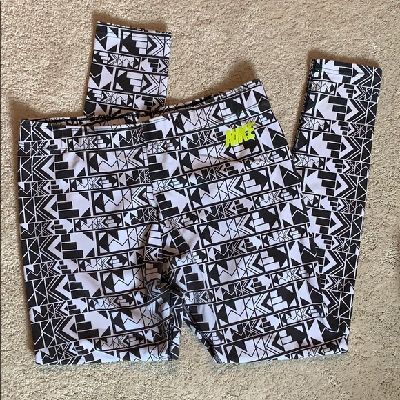 Nike Pants - ๐2/$12 NIKE aztec print leggings Nike Pants - ๐2/$12 NIKE aztec print leggings